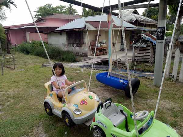 Batu Pahat DIY Playground Hanging Car