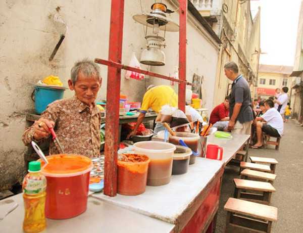 Cockle Stalls in Jalan Bunga Raya