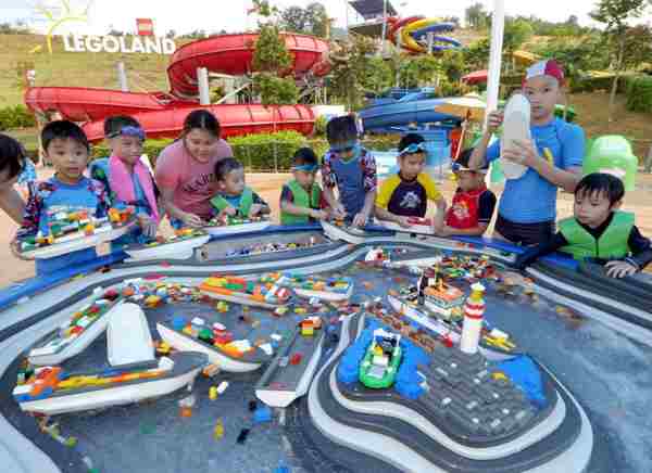 Legoland Malaysia Water Park (Build A Boat)