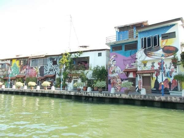 Street Art View From River Cruise In Melaka