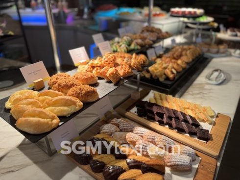 westin desaru buffet breakfast_bread